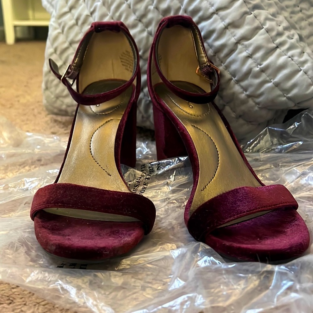 Bandolino Women's Armory Heeled Sandal, Sangria Size 6